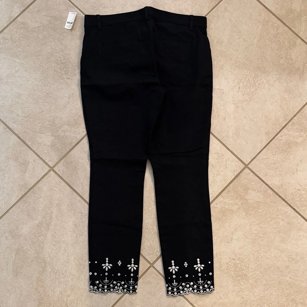 GAP Black Skinny Ankle Pants with Scalloped White Embroidery Hem